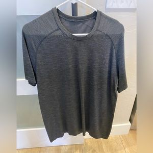 Lululemon metal vent tech t-shirt. Large